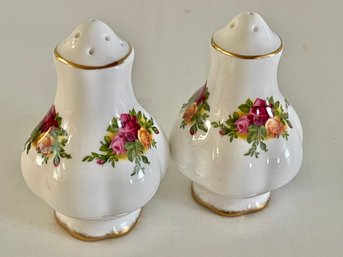 ROYAL ALBERT Old Country Roses Salt & Pepper Set Height: 3-1/8' Special Characteristics: 5/9 HOLE