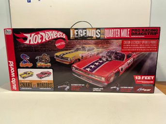 HOT WHEELS/mattel. Legends Of The Quarter Mile-pro Racing Dragstrip. SNAKE Vs MONGOOSE 13 Feet By Auto World.