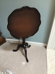 Vintage Chippendale Style Scalloped Edge Round Tilt Top Table