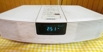 White Bose Wave Radio
