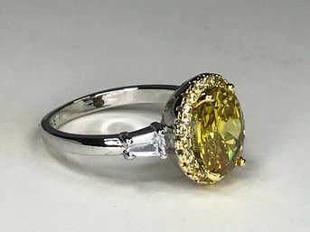 Stunning Brand New 925 / Sterling Silver With Intense Yellow Topaz Flanked With Sparkling White Zircons