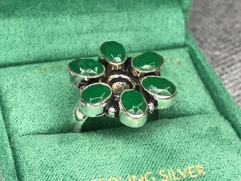 Lovely Vintage 925 / Sterling Silver Flower Ring With Jade Green Stones - Very Pretty Piece - Nice Patina