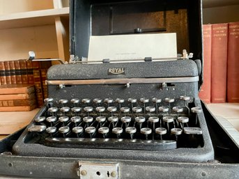 Royal Quiet De Luxe Manual Typewriter In Original Case
