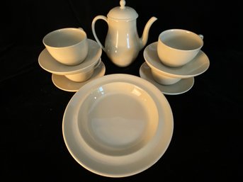 Several Piece Wedgwood Dish Ware Collection