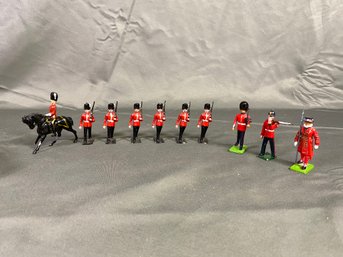 Britains Beefeater And British Guards Original Lead Toy Soldiers In Box Great Condition For Age London England