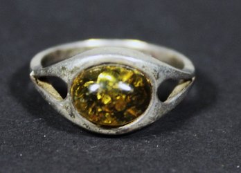 Sterling Silver Vintage Ring Having Amber Stone Size 9