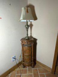 A DECORATIVE LAMP AND A ROUND CABINET