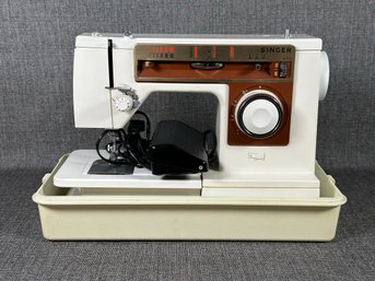 Vintage 1980 Singer Sewing Machine 6105, Made In Italy