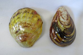 A Pair Of Glazed Pottery Salt And Pepper Shakers - Sea Shell Shaped