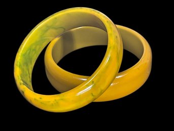 Lot Two Vintage Marbleized Yellow And Green Bakelite Plastic Bangle Bracelets