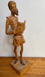 Marvelous Wood Carving Of Don Quixote Holding A Book - 13 1/4' Tall