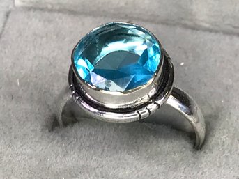 Cute 925 / Sterling Silver Ring With Pale Blue Topaz - Very Simple Yet Very Pretty - Vintage Style Ring