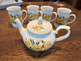 Crochendy Crefftau'r Cantref - Tea Set - Tenby Daffodil Fine Bone China From Wales