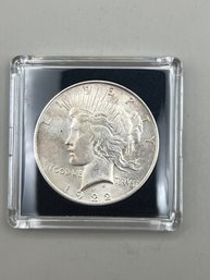 Beautiful 1922 Silver Peace Dollar In Plastic Case