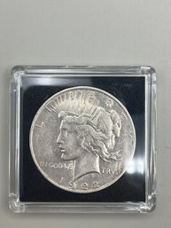 Beautiful 1922-D Silver Peace Dollar In Plastic Case