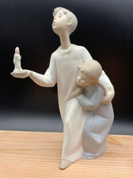 Lladro Figurine Brother And Sister With A Candle. Matte Finish 8' Tall.