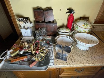 KITCHENWARE LOT