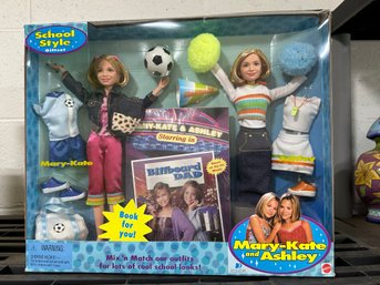 NEW IN BOX Mattel Mary Kate & Ashley Olsen - School Style Gift Set