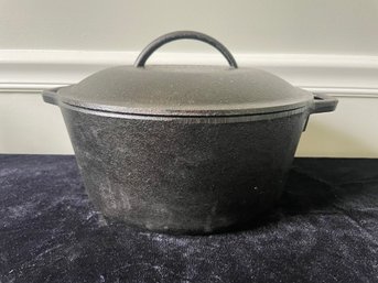 Lodge Cast Iron Pan With Lid