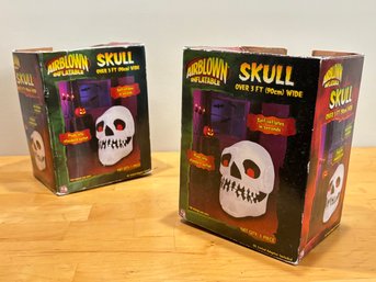 A Pair Of Inflatable Skulls - Halloween Decor