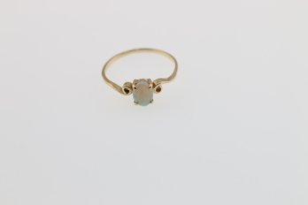 10k Yellow Gold Opal Ring Size 7.50