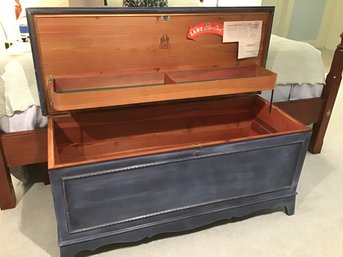 Lane Cedar Hope Chest BEAUTIFUL !