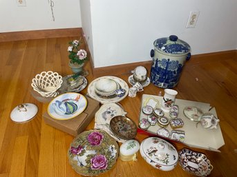 PORCELAIN LOT