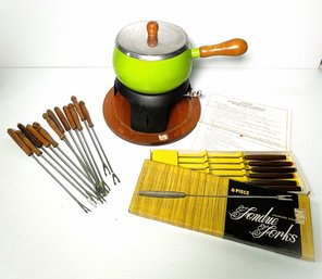 1977 M. Kamestein Inc. Fondue Pot With Over A Dozen Forks