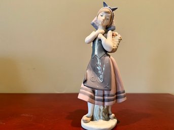 Lladro E-23D Porcelain Figurine Girl With Flower Basket