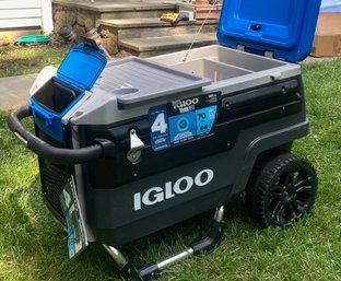 Deluxe Igloo Rolling Cooler