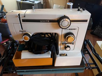 Vintage White Model 5500 Electric Sewing Machine