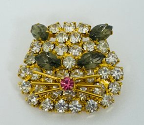 SWEET GOLD TONE RHINESTONE CAT FACE BROOCH