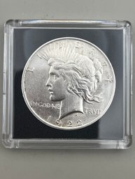 Beautiful 1922 Silver Peace Dollar In Plastic Case