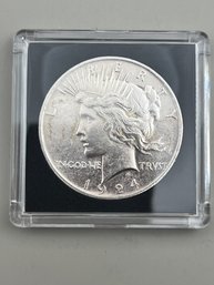 Beautiful 1924 Silver Peace Dollar In Plastic Case