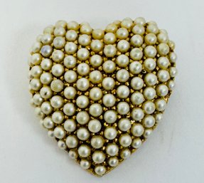 SIGNED WEISS VINTAGE FAUX PEARL GOLD TONE HEART BROOCH