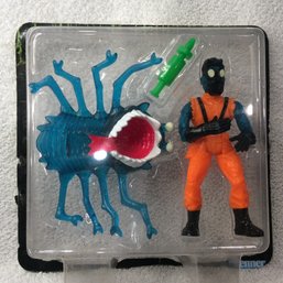 1990 Kenner Swamp Thing Weed Killer Action Figure With Bug Sucker Bio Mask New W/o Card