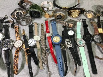 LOT B - HUGE LOT Of OVER 30 Preowned / Vintage / Watches - Projects  Crafts  Repair And Resell - Great Lot !