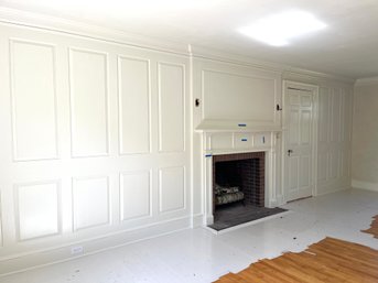 A Wood Panelled Wall With Mantel - Surround - A22