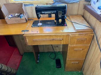 Vintage Singer Sewing Machine With Cabinet - Working