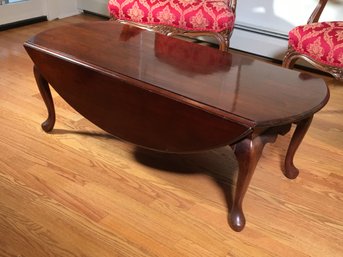 Wonderful Queen Anne Style Coffee Table - Double Drop Leaf - Tradional Style - It's A Classic ! - Nice Shape !