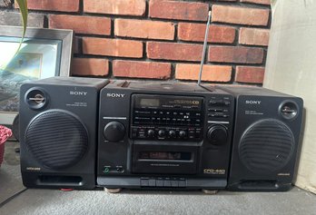 Sony CFD-440 Compact Disc AM/FM Radio Cassette-recorder