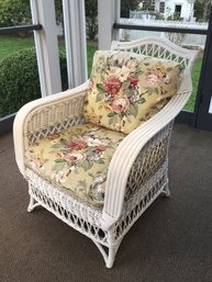 SPRING IS HERE ! - (2 Of 2) Beautiful Vintage Style White Wicker Chair With Cushions - Very Nice Chair !