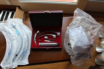 Cynamed Laryngoscope And Supplies And Case