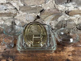 A Selection Of Pyrex & Anchor Hocking Glassware