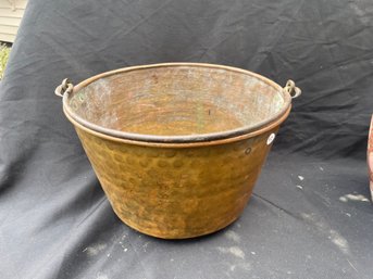 ANTIQUE BALE HANDLED COPPER POT