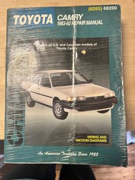 Toyota Camry  1983-92 Repair Manual.    Lot- YY