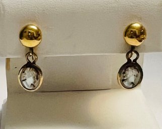 SMALL VINTAGE 12K GOLD FILLED MOTHER OF PEARL CAMEO SCREWBACK EARRINGS