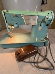 Vintage Singer Sewing Machine 327