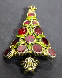 Vintage Gol Dtone Red Rhinestone Christmas Tree Brooch