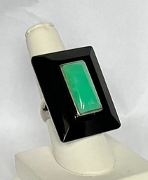 LARGE SIGNED STERLING SILVER GREEN CALCEDONY AND ONYX RING